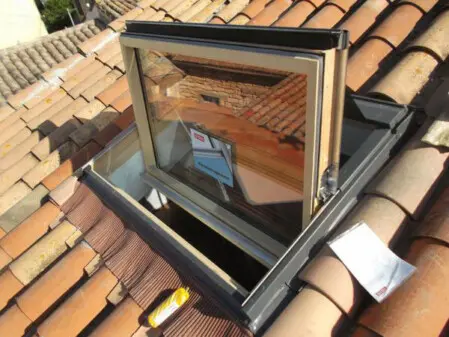 Couvreur Pose Fenêtre de toit à Nogent-le-Roi 28210